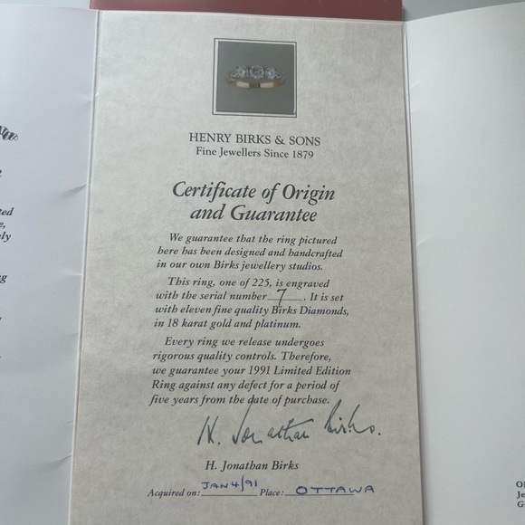 The Birks Limited Edition Ring - Lady’s 18k yellow and white gold ring set - Picture 7 of 13